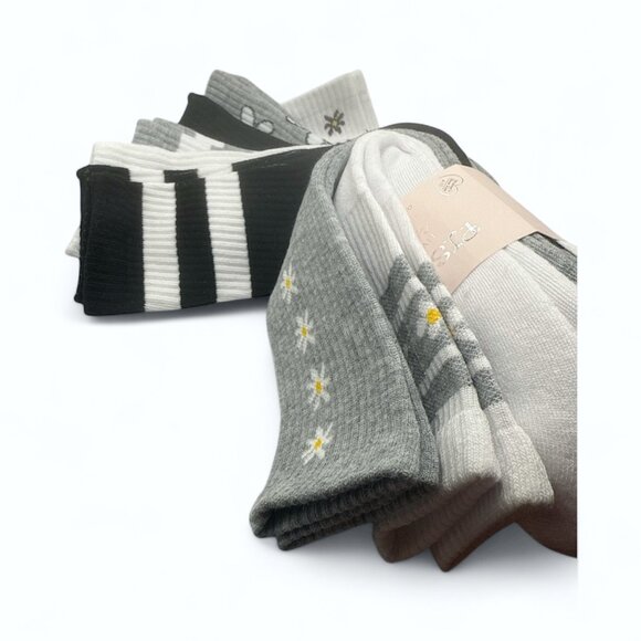 NEW P.J. Salvage - 8 Pairs, Live Life Cozy Cushion Crew Socks - Flower/Stripes - Picture 4 of 8